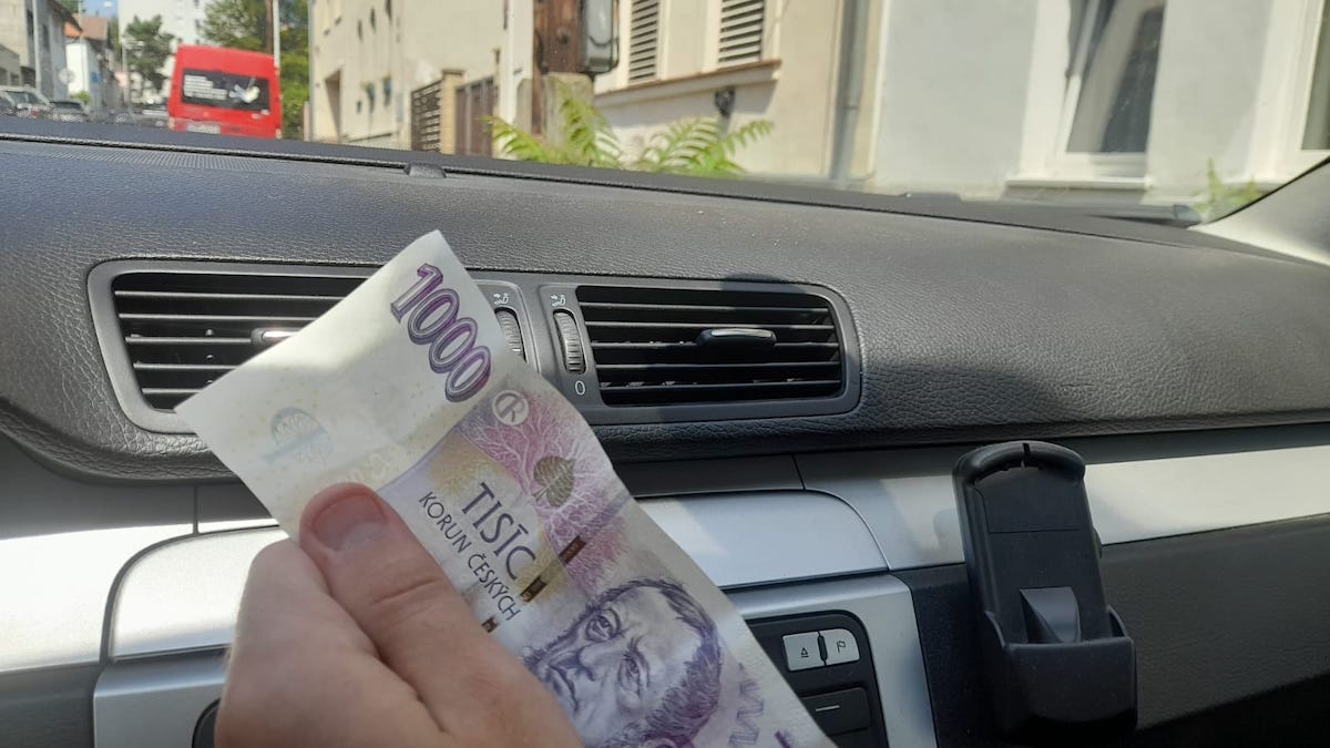 Překročil rychlost o 1 km/h a nechtěl prozradit, kdo řídil. Teď místo 1 200 Kč zaplatí skoro 70 000 Kč pokutu