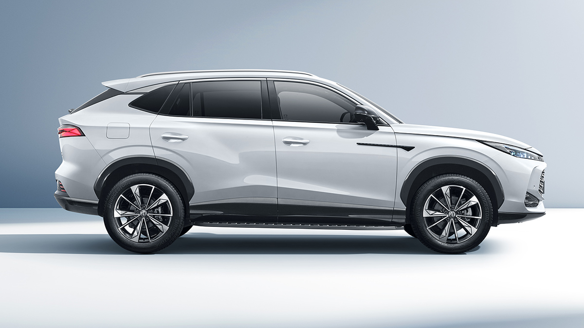 Češi šílí z nového SUV se spotřebou 1 l/100 km. Vypadá úchvatně a jezdí prakticky zadarmo. Pardon, ale to prostě chcete