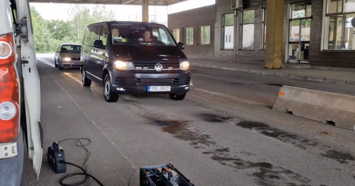 Zapomeňte na mžourající halogeny. Nový zákon dovolí legální LED náhrady na starších autech