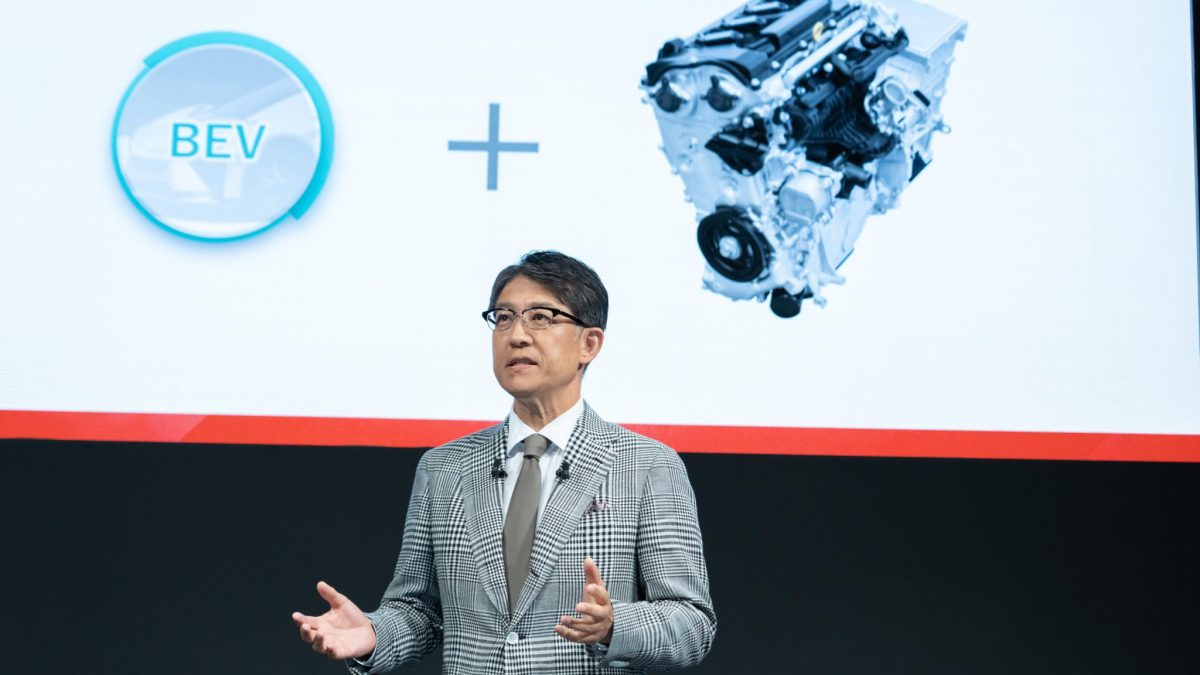 Místo elektromobilů: Toyota nadále spoléhá na spalovací motory. Ale s chytrým nápadem