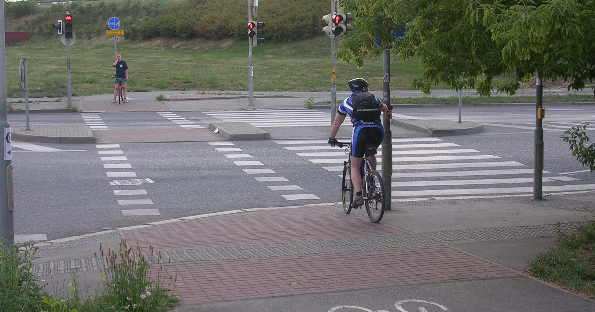 Cyklisti v Praze si zasedli na řidiče. Zažil jsem na vlastní kůži, co úmyslně dělají na silnicích – a nepřál bych to nikomu