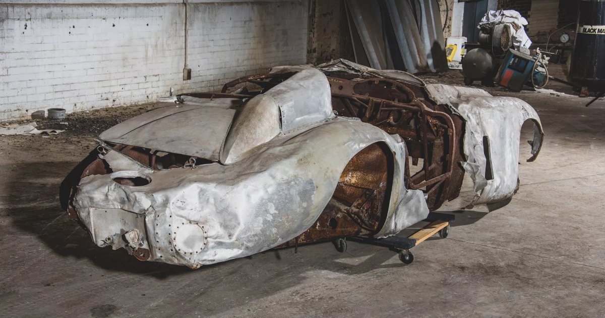 Klenot z vrakoviště 99 % lidí nepozná a projde kolem bez povšimnutí. Rezavý vrak přitom prodá za 45 880 150 Kč