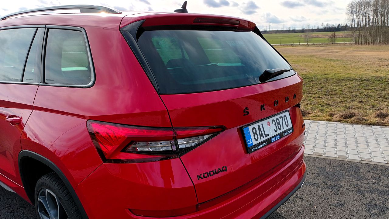 Kontroverzní návrh se dotkne všech řidičů, co na to říkají Češi? Zdanění velkých aut do metropole odsuzují