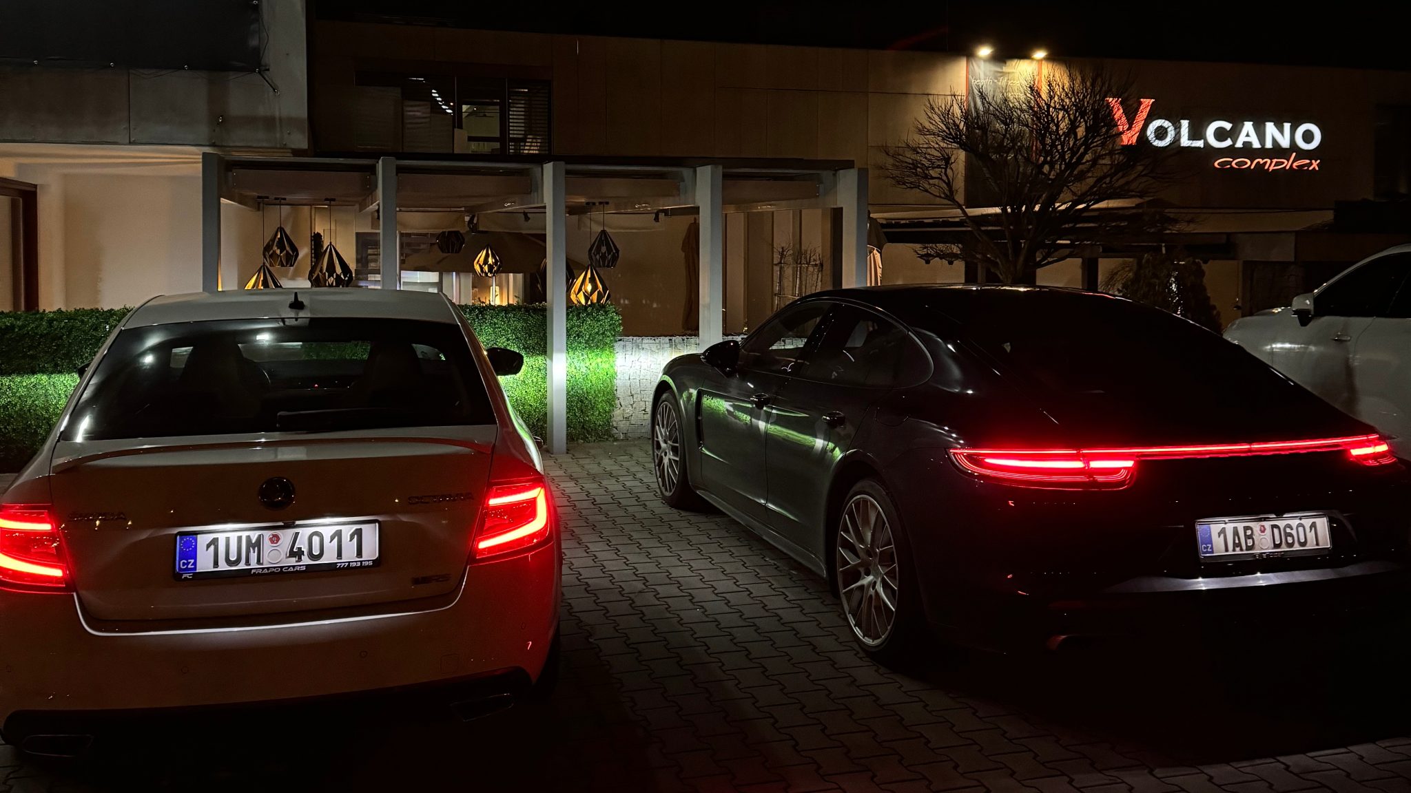 Poslední opravdová auta stojí v bazarech. Jezdíte jedním z nich? Nikdy ho neprodávejte. Ta nová jsou jen skořápky bez emocí