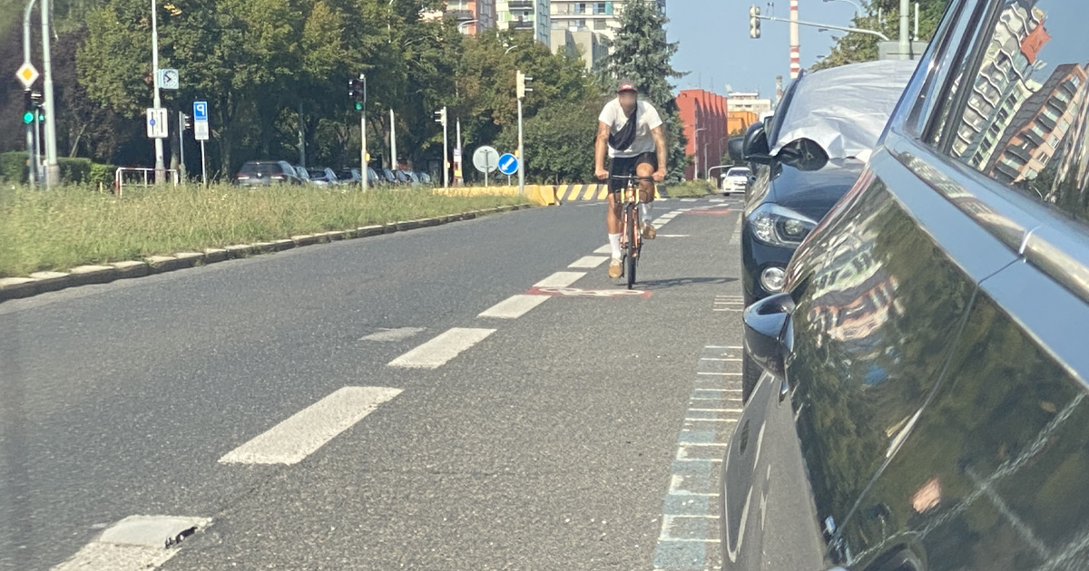 Kdo má přednost na přejezdu pro kola: auto, nebo cyklista? Odpověď závisí na jednom detailu, který většina řidičů nezná
