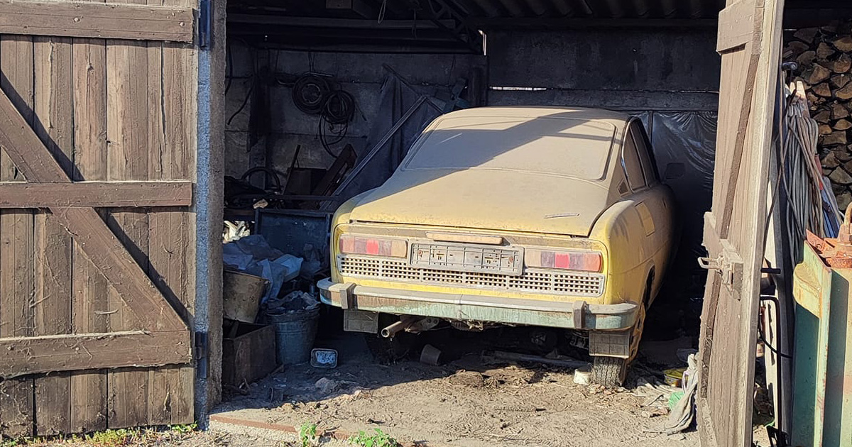 Ve stodole našli poklad, Škodu 110 R Coupé. Majitel ji na 23 let zavřel mezi harampádí, hezčí kus se nevidí