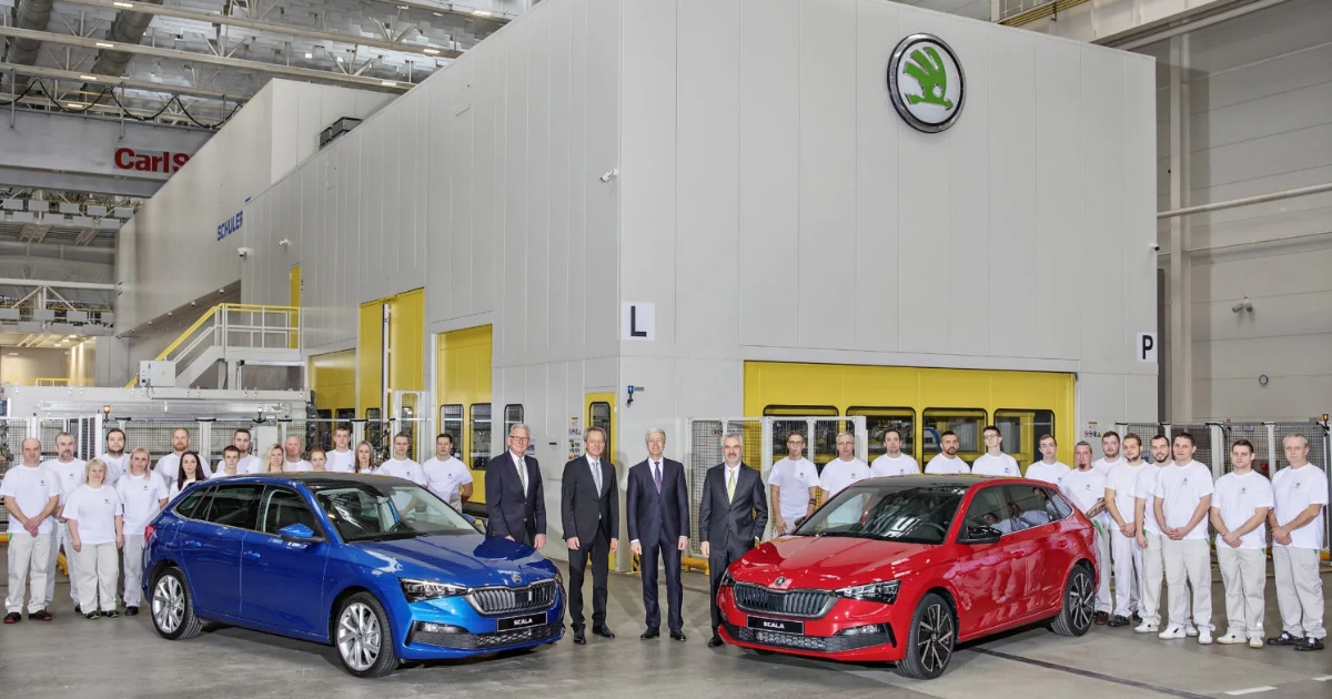 Škoda musí prodat 93 aut, aby vydělala jako Ferrari na jednom. V žebříčku ziskovosti přeskočila i Volkswagen