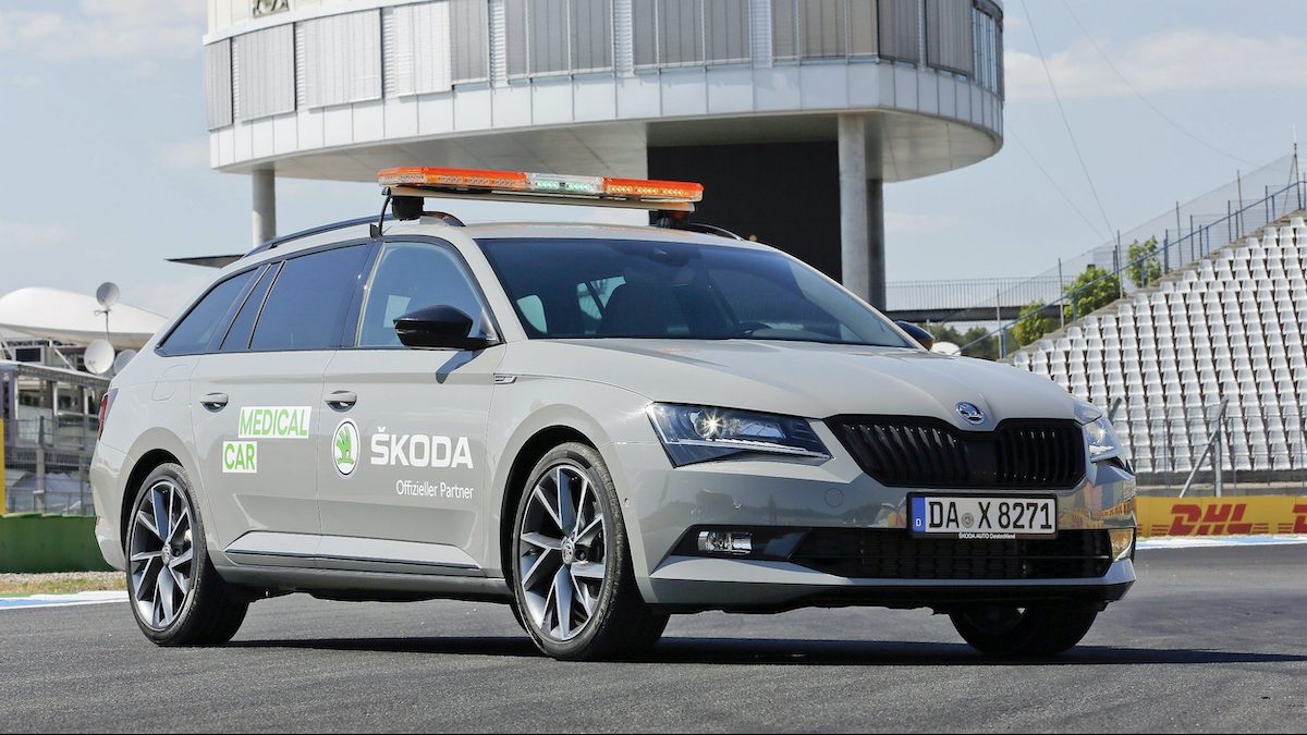 Škoda představuje 5 unikátních speciálů pro policisty, hasiče a zdravotníky. Lidé tleskají, jsou nádherné