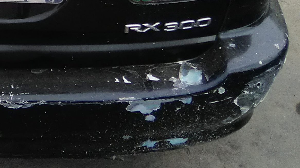 Policie začne kontrolovat nárazníky. I za drobný škrábanec můžete přijít o papíry, s autem z místa už neodjedete