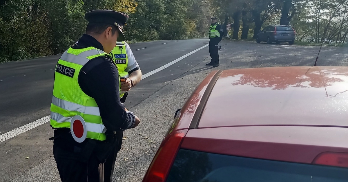 Hon na řidiče vypukne za pár dnů. Víme, kde a kdy přesně bude policie měřit, vybírat pokuty a udělovat trestné body jako na běžícím pásu