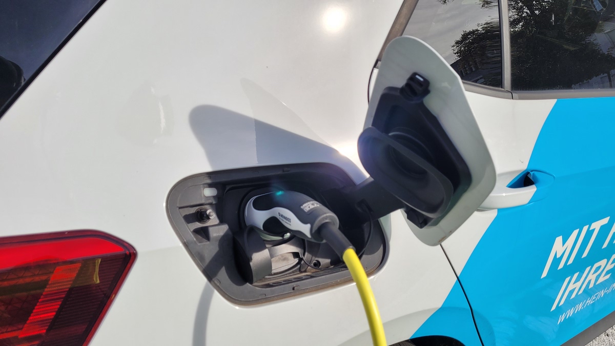 Studie ukázala hlavní problém elektromobilů. Dojezd, cena ani pomalé dobíjení to opravdu nejsou