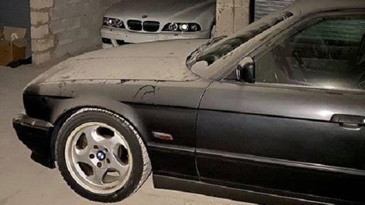 Náš čtenář našel ve stodole po dědovi extra cenná BMW. Už se viděl milionářem, nakonec ale ještě doplácel