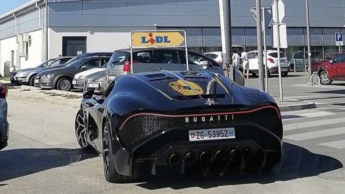 Nafoceno u Lidlu: Nejdražší auto v republice za 410 milionů Kč? Nákupům v akčním týdnu nemohl majitel odolat