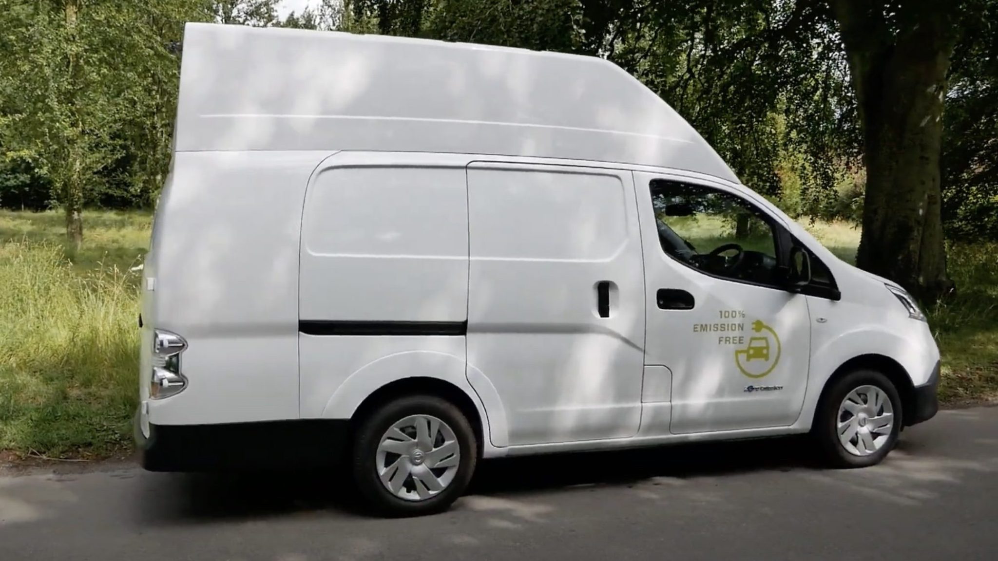 Manželé jeli elektrickým karavanem na dovolenou. Každých 35 km dobíjeli, stahovali 19 aplikací. Jen cesta tam trvala 18 dnů