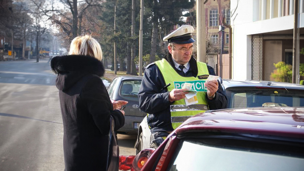„Pane řidiči, víte, co musíte vozit v autě?“ Jedno opomenutí a držíte v ruce pokutu 2 500 Kč