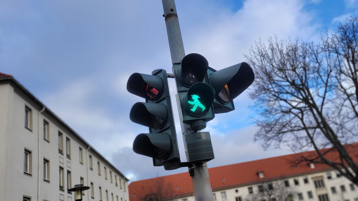 Řidič odbočil na zelenou a dostal pokutu 10 000 Kč. Přednost chodců při odbočování mnoho řidičů podceňuje