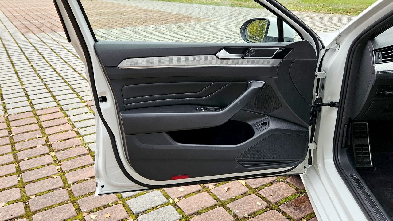 Řidiči po celé ČR se učí nový pohyb za volantem. Kdo ho nebude umět, zaplatí při policejní kontrole pokutu až 30 000 Kč