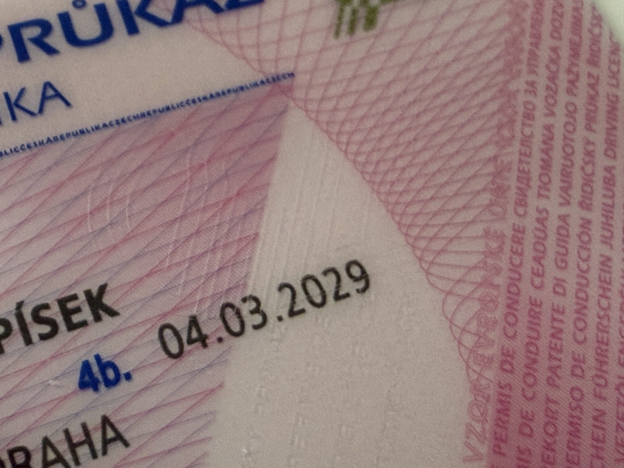 Konečné rozhodnutí o odebíraní řidičáků pro starší řidiče v EU padlo. Kdy přijdou senioři o řidičské průkazy?