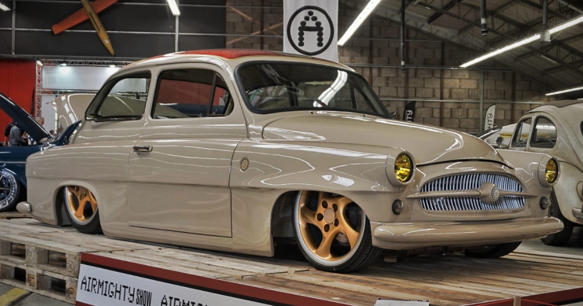 Tuning klasické Škody Octavia z roku 1960: Motor vzadu, velké turbo a podvozek na vzduchu. Líbí se? Hlasujte počtem bodů 1–10