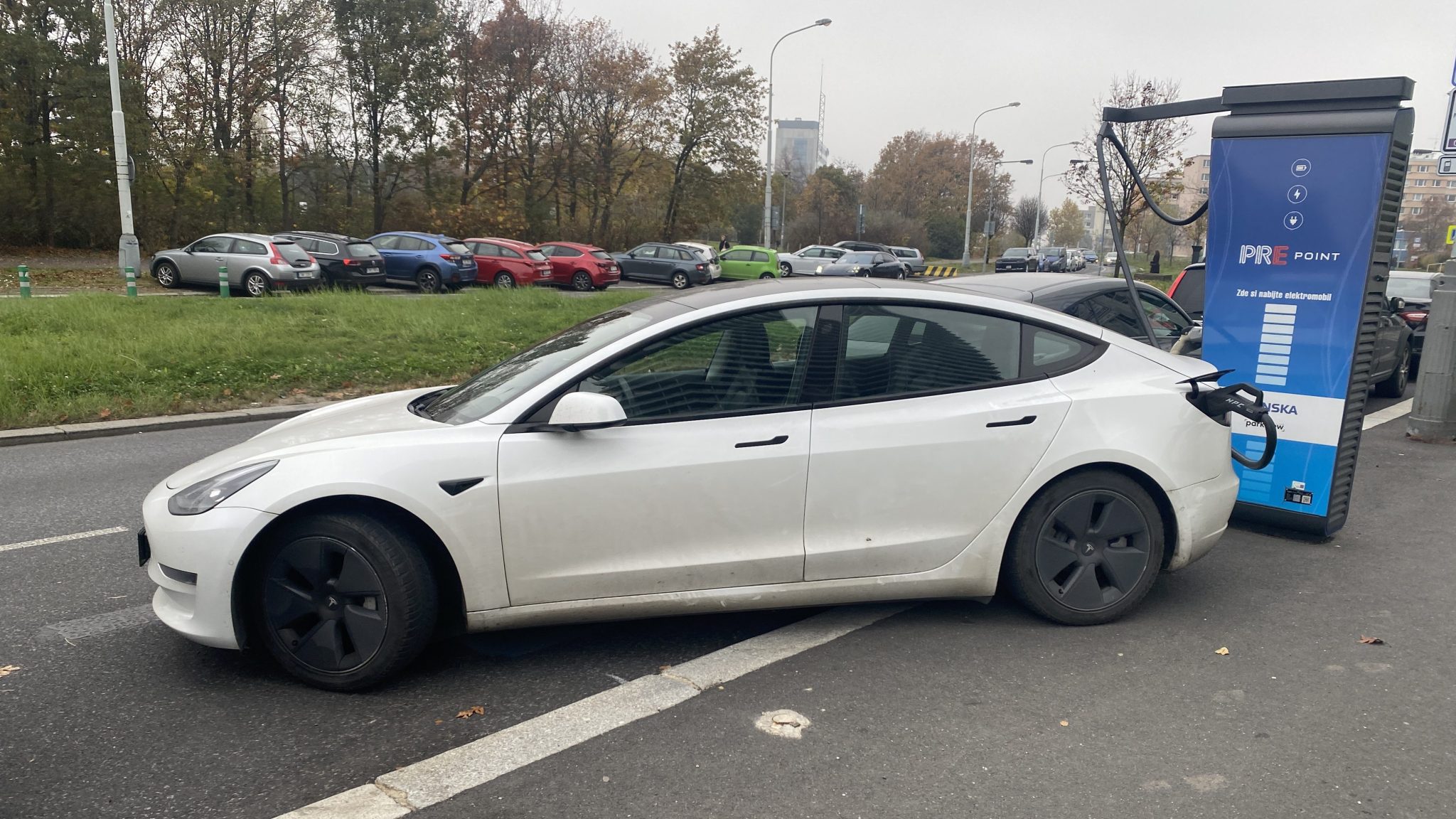 Za 5 let budou všechny elektromobily bezcenné. Vypočítali jsme, proč takový scénář nastane