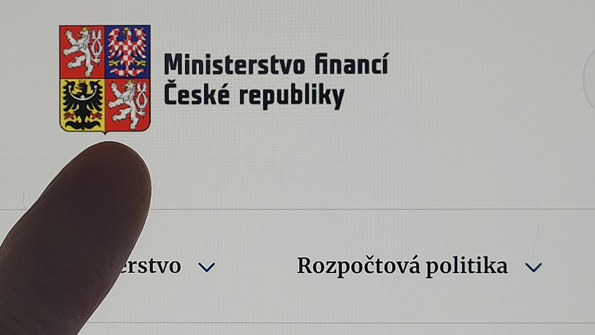 Nová daň je tady: stát si posvítí na majitele elektromobilů a zdaní je zpětně. Spočítali jsme, kolik zaplatí