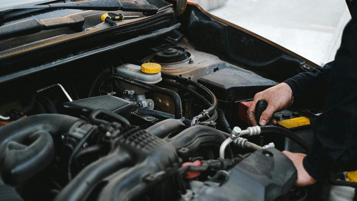 EU chce zakázat opravy starších aut: Nařídí „konec životnosti vozidel“ v rámci Green Dealu. Už letos?