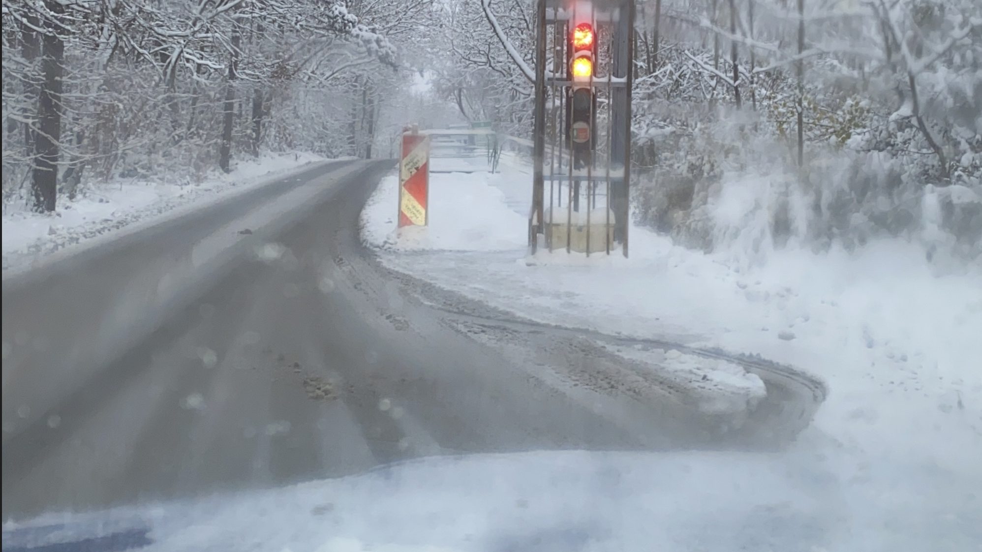 Až pojedete autem na sněhu, zmáčkněte „přehlížené“ tlačítko. Po 2 vteřinách ho vychvalují do nebes i nejzkušenější řidiči