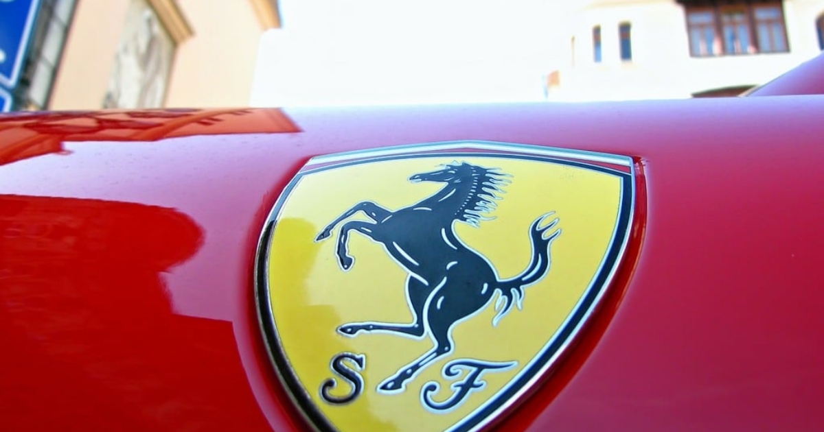 Ve Ferrari se domnívali, že něco šeredně pokazili. Vyvinuli přitom jeden z nejlepších vozů světa