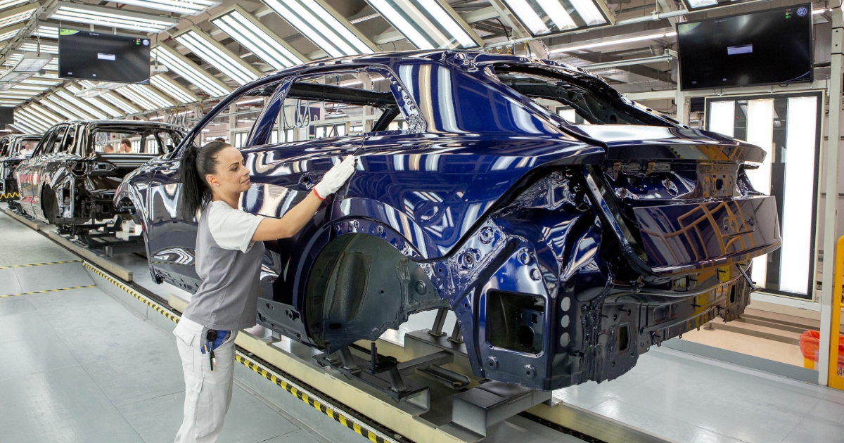 Zaměstnanci výrobního závodu dostanou od automobilky bonus až 9 970 500 Kč. Velkorysé gesto, nebo nejhorší zpráva roku?