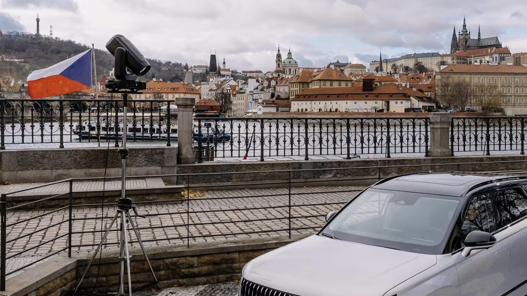 Nová značka na českém trhu se obouvá do Škodovky. Dává statisícové slevy a láká na „vysněná auta“ našeho národa
