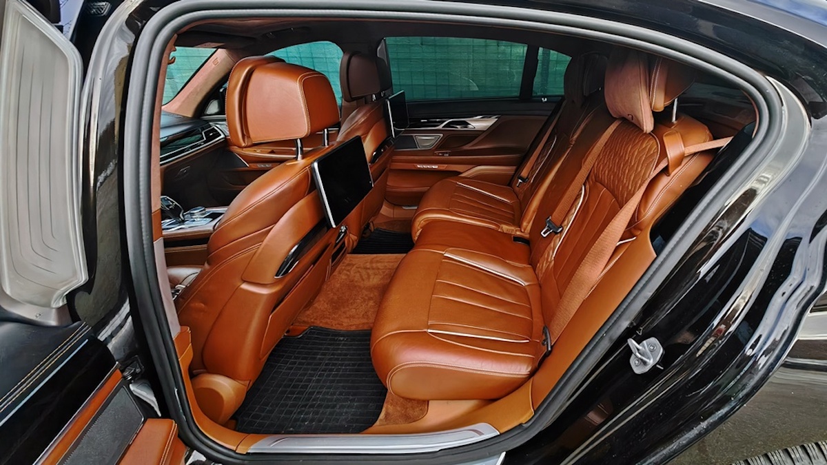 Stát prodává zabavená auta: Luxusní BMW za cenu, která se neodmítá. Podobnou nádheru jsme neviděli