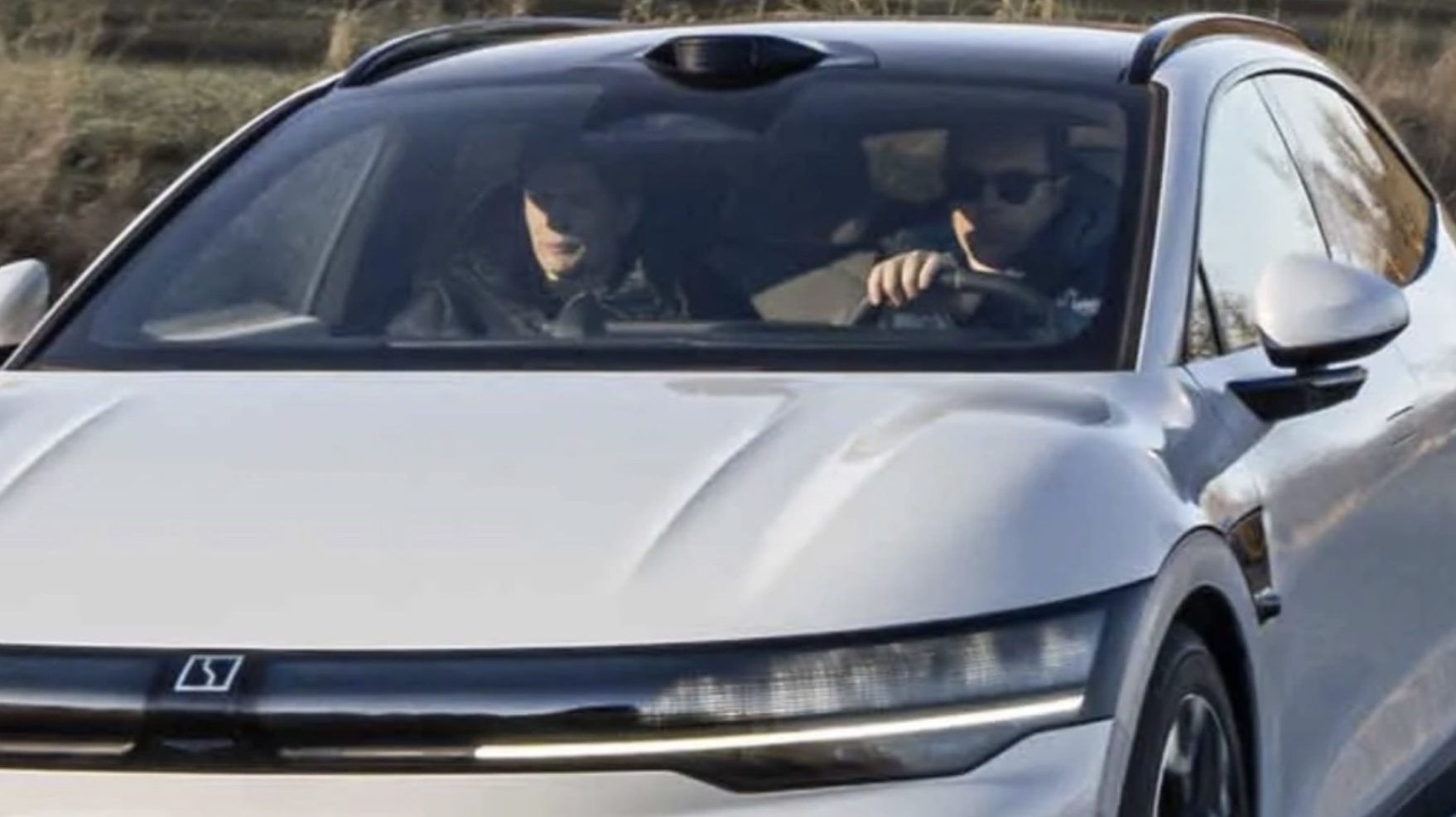 Dějiny elektromobilů přepsány: Nové supernabíječky poskytnou dojezd 400 km za 5 minut. Kdy a kde budou v ČR?
