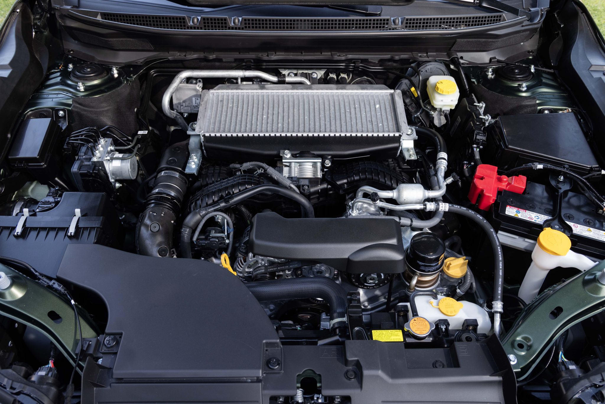 Tohle je začátek konce elektromobilů? Další slavná automobilka se vrací ke spalovacím motorům – model potěší i české řidiče