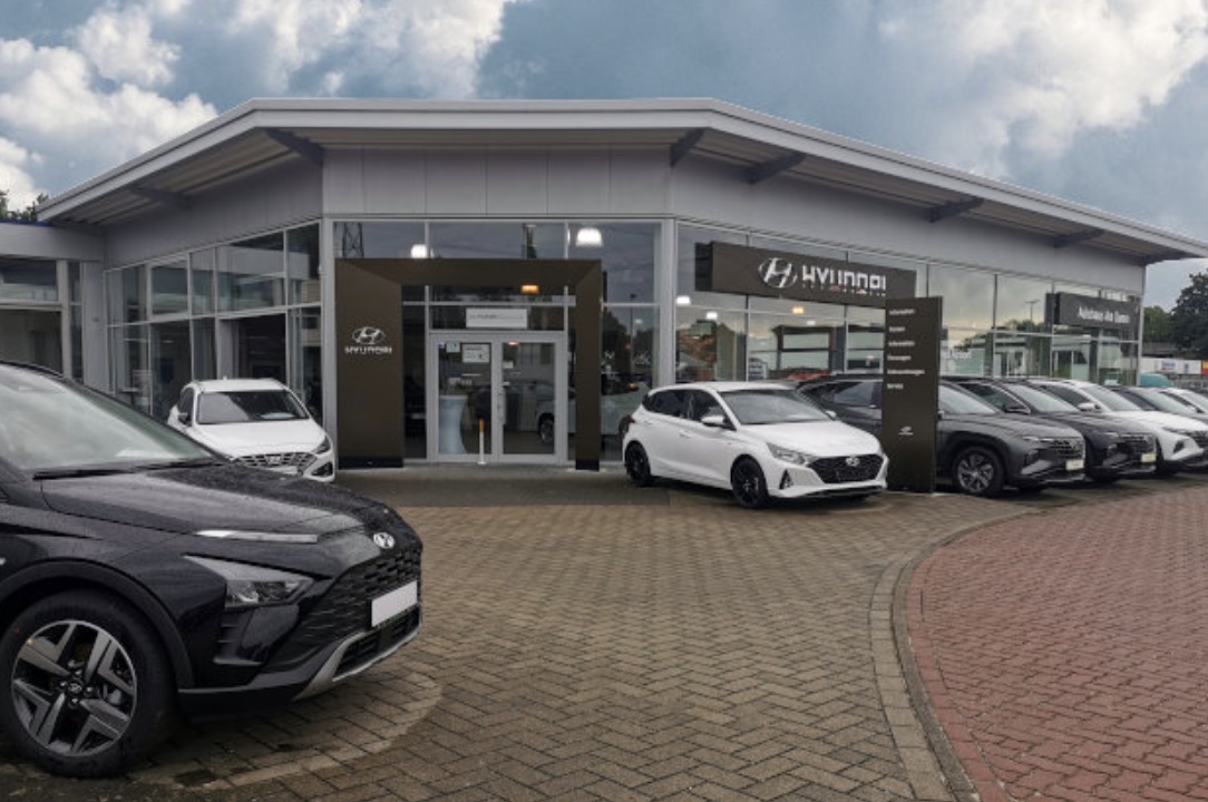 Automobilový gigant s tržbami 2,64 miliardy Kč zkrachoval. Dotkne se to majitelů aut značky Mercedes, Nissan a Hyundai