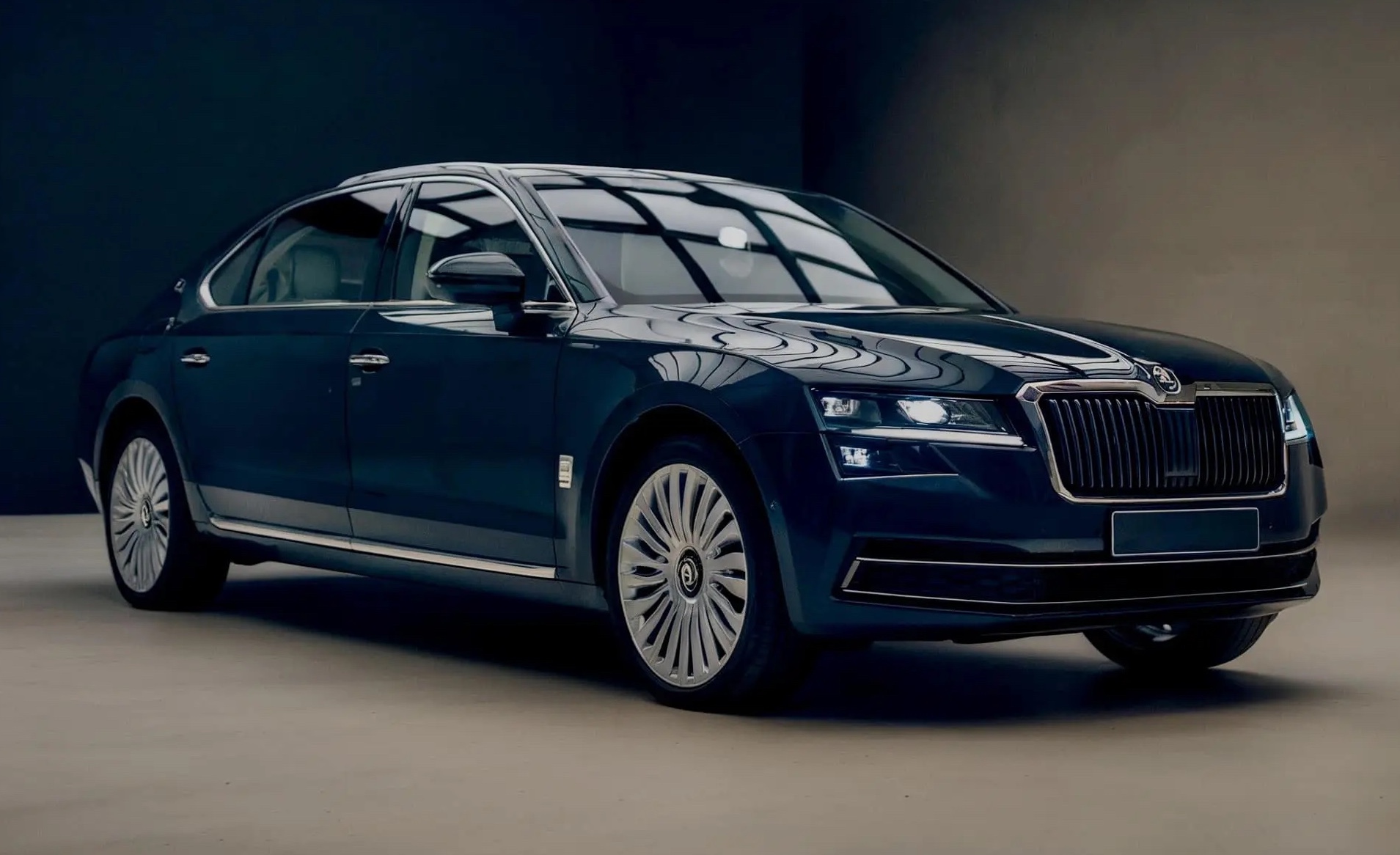 Škoda poprvé uvede zcela novou modelovou řadu: Luxusní Tudor a velké překvapení k oslavě