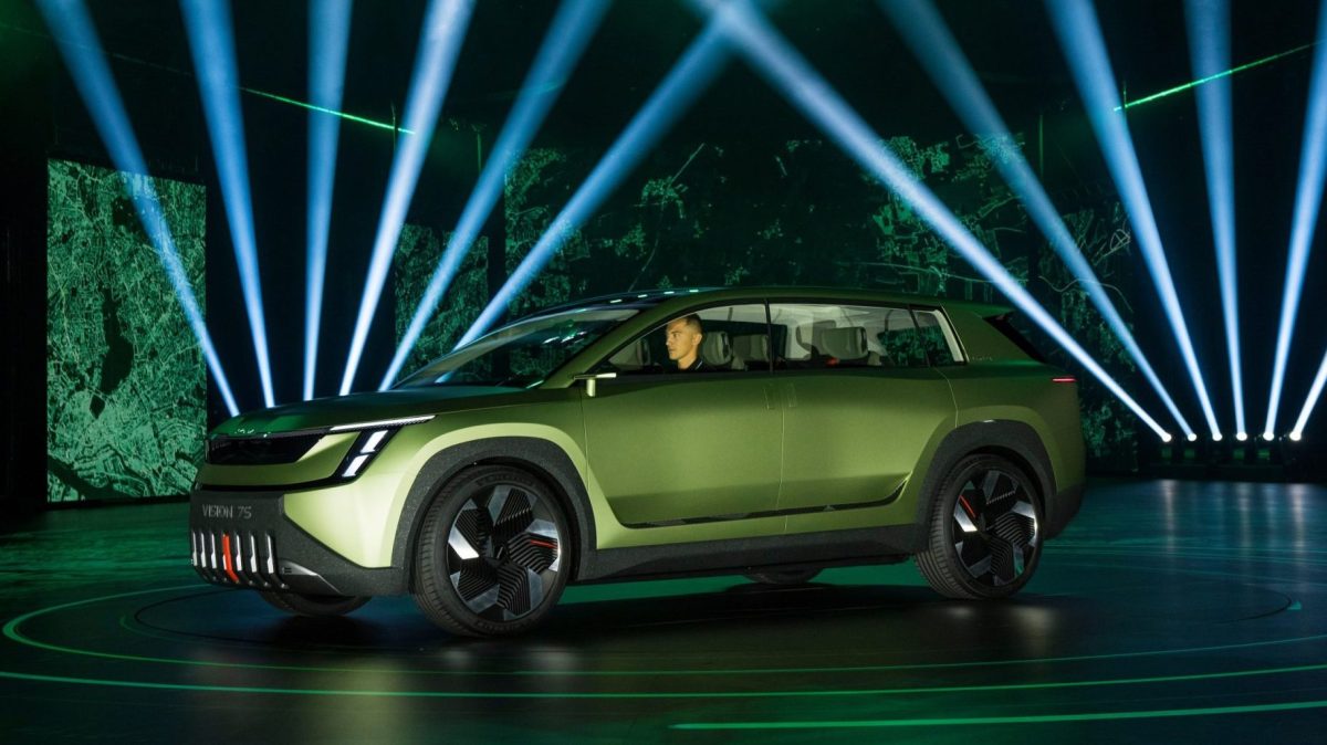 Zcela nový model Škody přináší víc obav než nadějí: Ani otáčecí megadisplej to zřejmě nezmění. Vlajková loď, vážně?