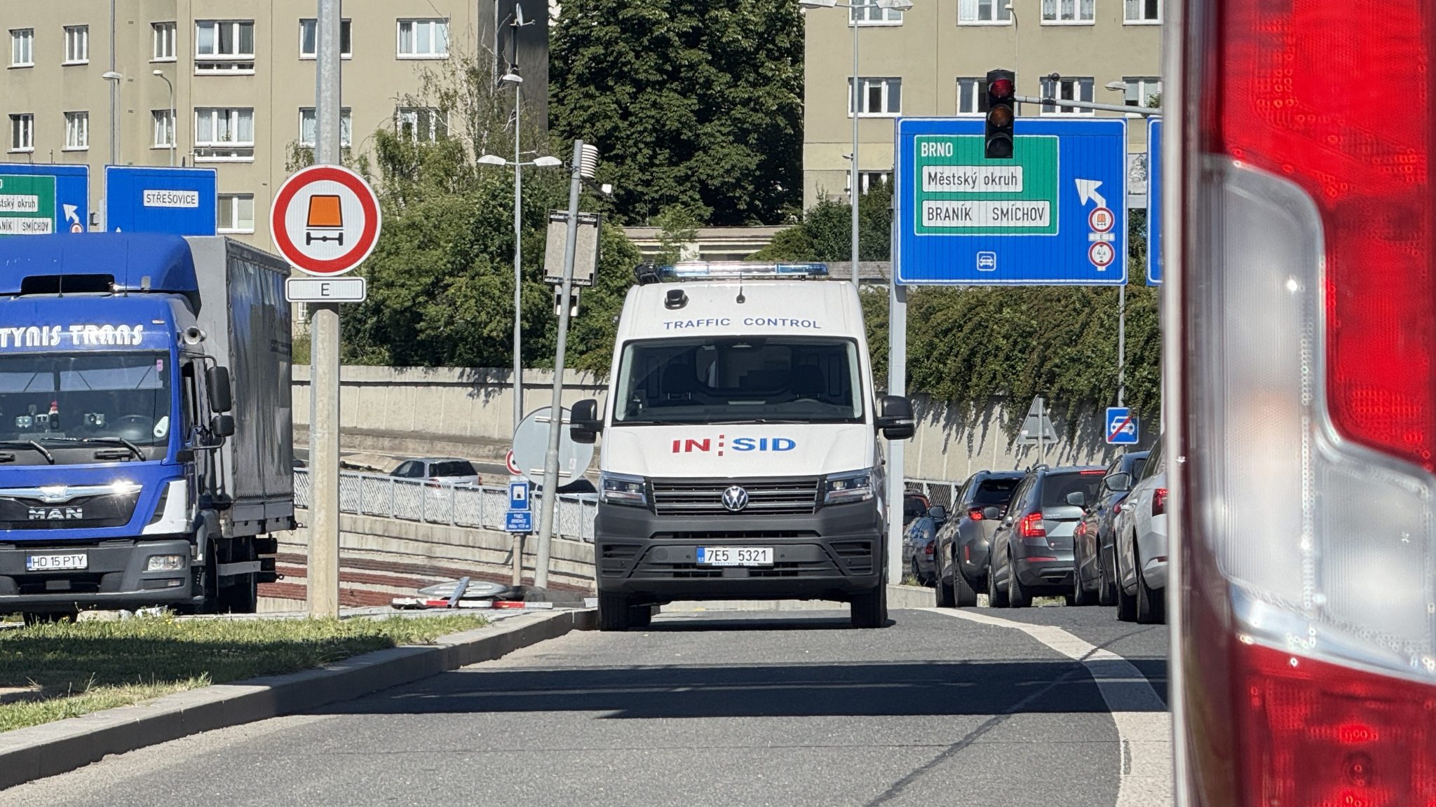 Nový systém zkontroluje řidiče za jízdy a bez jeho vědomí: Co vše jednotky DSRC kontrolují? A musíte se bát?