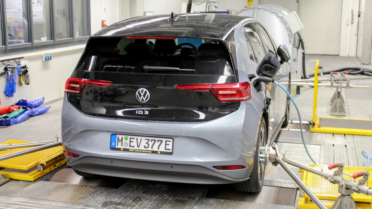 Konečně ověřeno: Jaká je reálná výdrž baterií elektromobilů? Kritici zklamaní, testy ADAC ukázaly překvapivé číslo