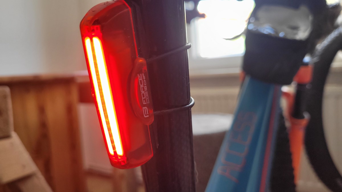 Policie mě zastavila: Blikající světlo na kole? „To je nově za pokutu, pane cyklisto“