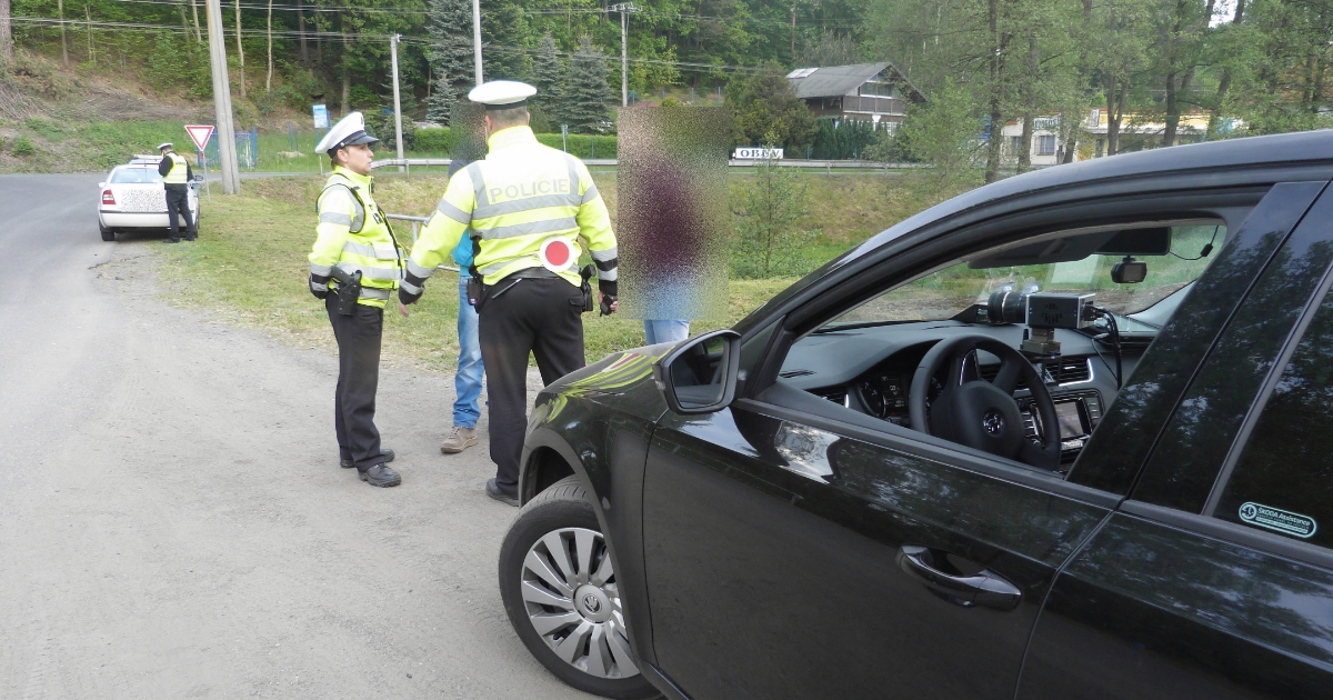 Od roku 2025 platí na českých silnicích 5 nových pravidel. Řidiči o nich vůbec nevědí, nebo je zcela ignorují