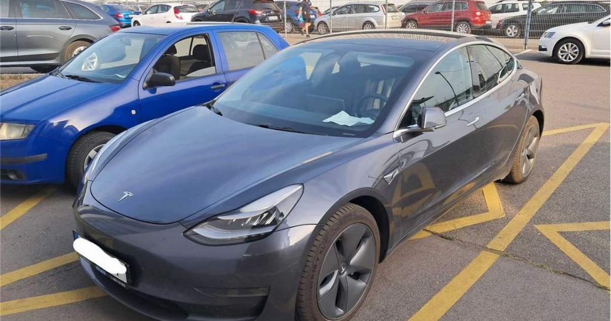 Živnostníci a podnikatelé pozor: Od roku 2030 jen elektromobily. EU zakáže spalovací motory ve firmách a půjčovnách