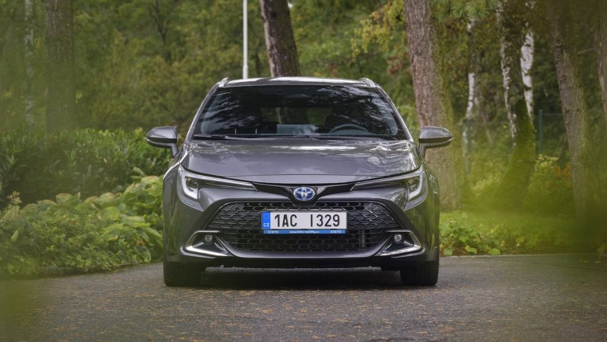 Sleva 150 000 Kč. Češi už vědí, že tenhle kombík je lepší než Octavia: Jezdí za 4,5 l/100 km, má velký kufr a 10 let záruku