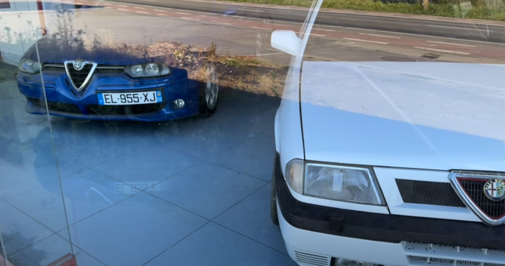 Neskutečný nález pro milovníky značky Alfa Romeo. Objevili zapomenutý autosalon s novými vozy z 90. let
