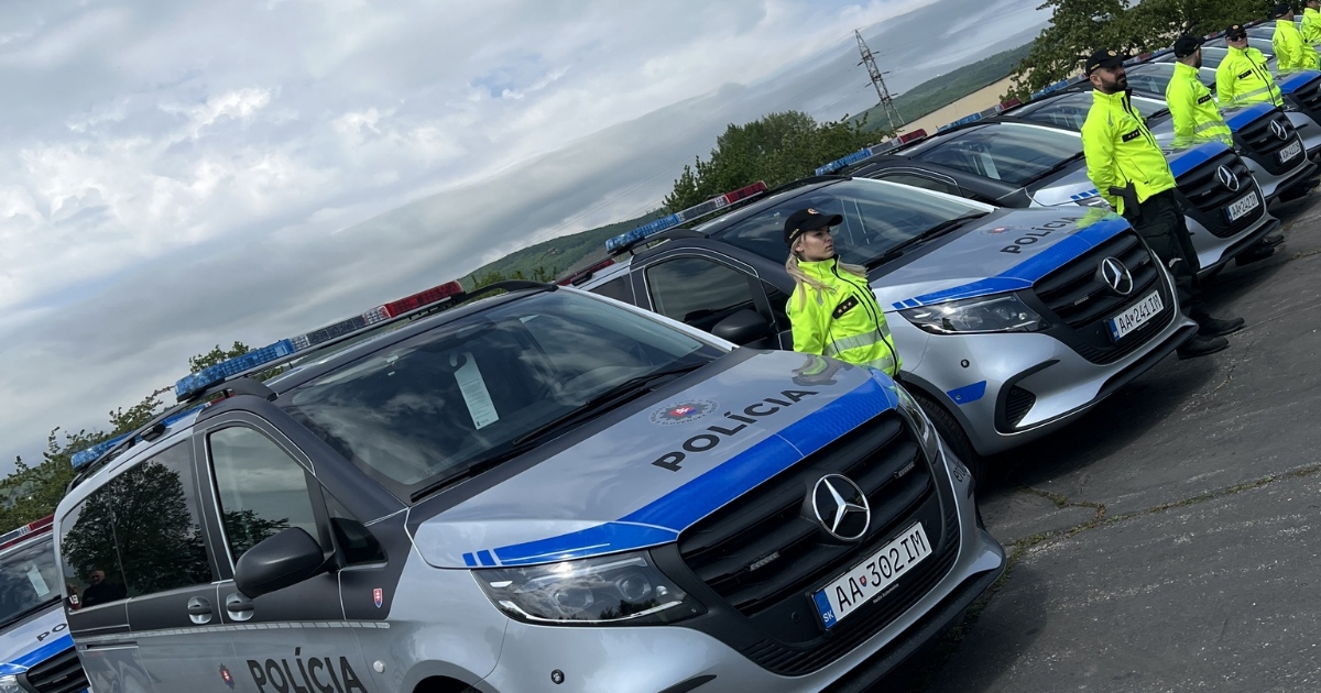 Nové policejní Mercedsy míří na silnice: Jak vypadají? Kolik stály? A dávají vůbec smysl?