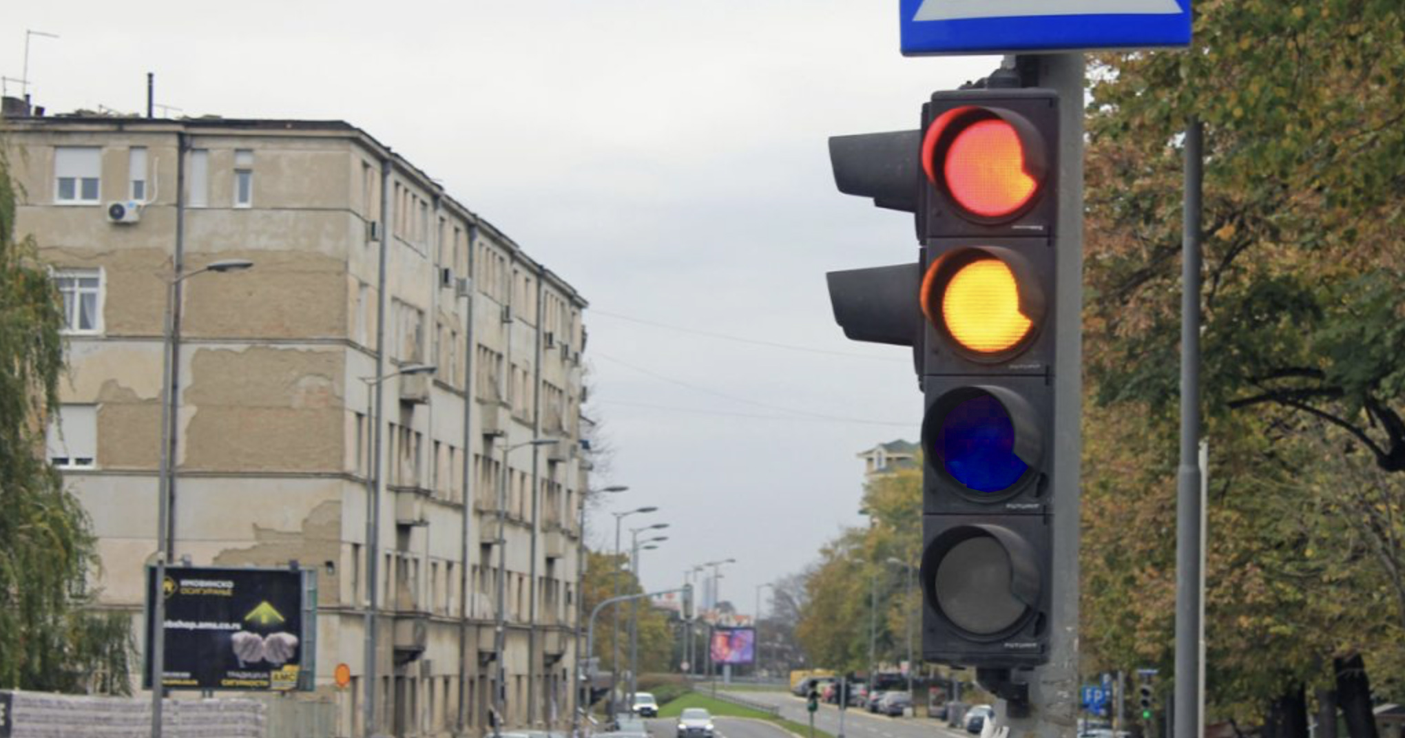Nové semafory mají modré světlo a řidiči se ptají, co se děje? Kdo modrou ignoruje, dostane za křižovatkou pokutu