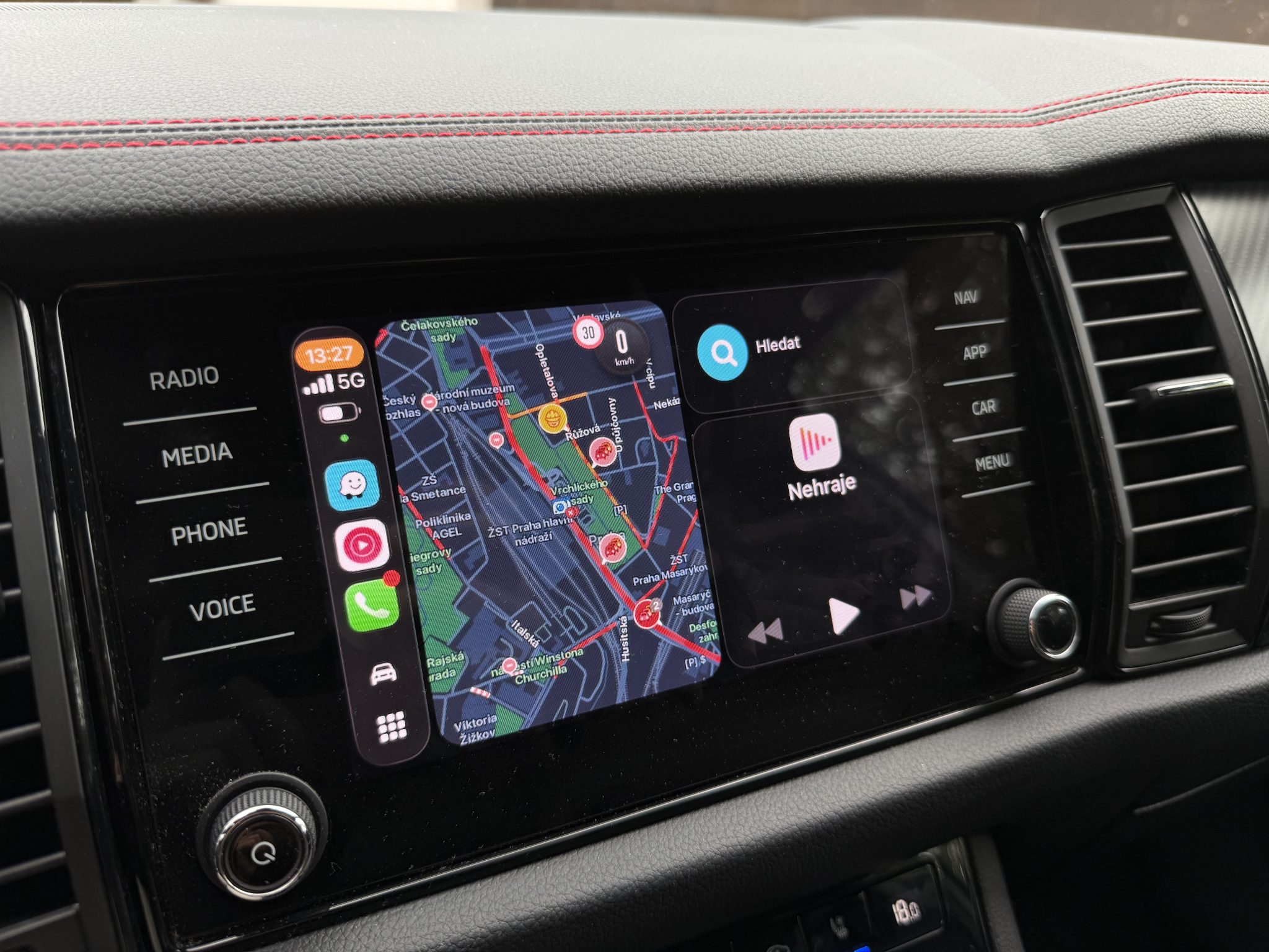 Používám Waze roky, ale skryté funkce jsem objevil až teď. Seznam těch, které jsou opravdu užitečné