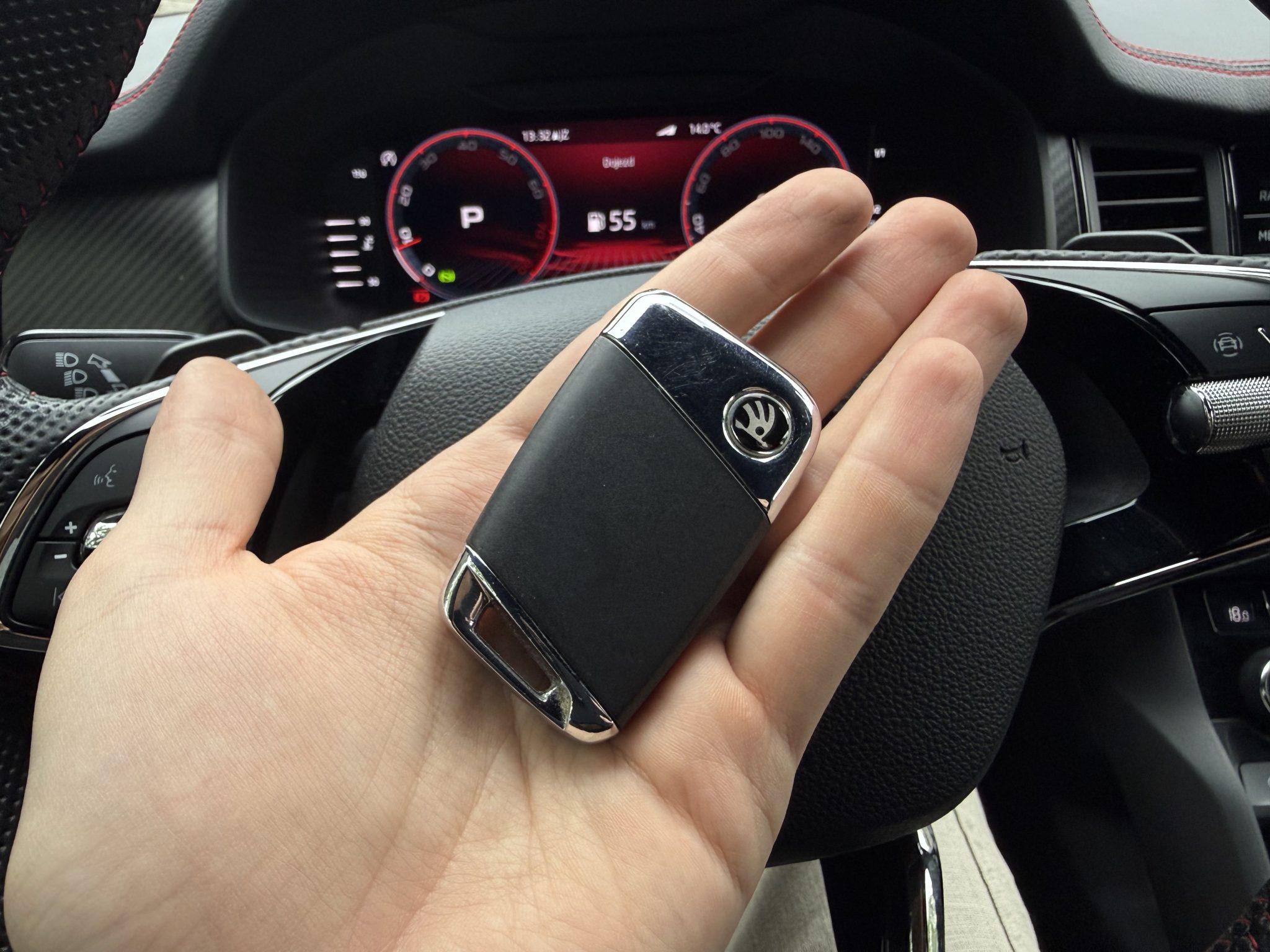 Řídil jsem novou škodovku a jezdil za 4,3 litru. Bez váhání říkám, že jde o nejlepší auto za posledních 20 let