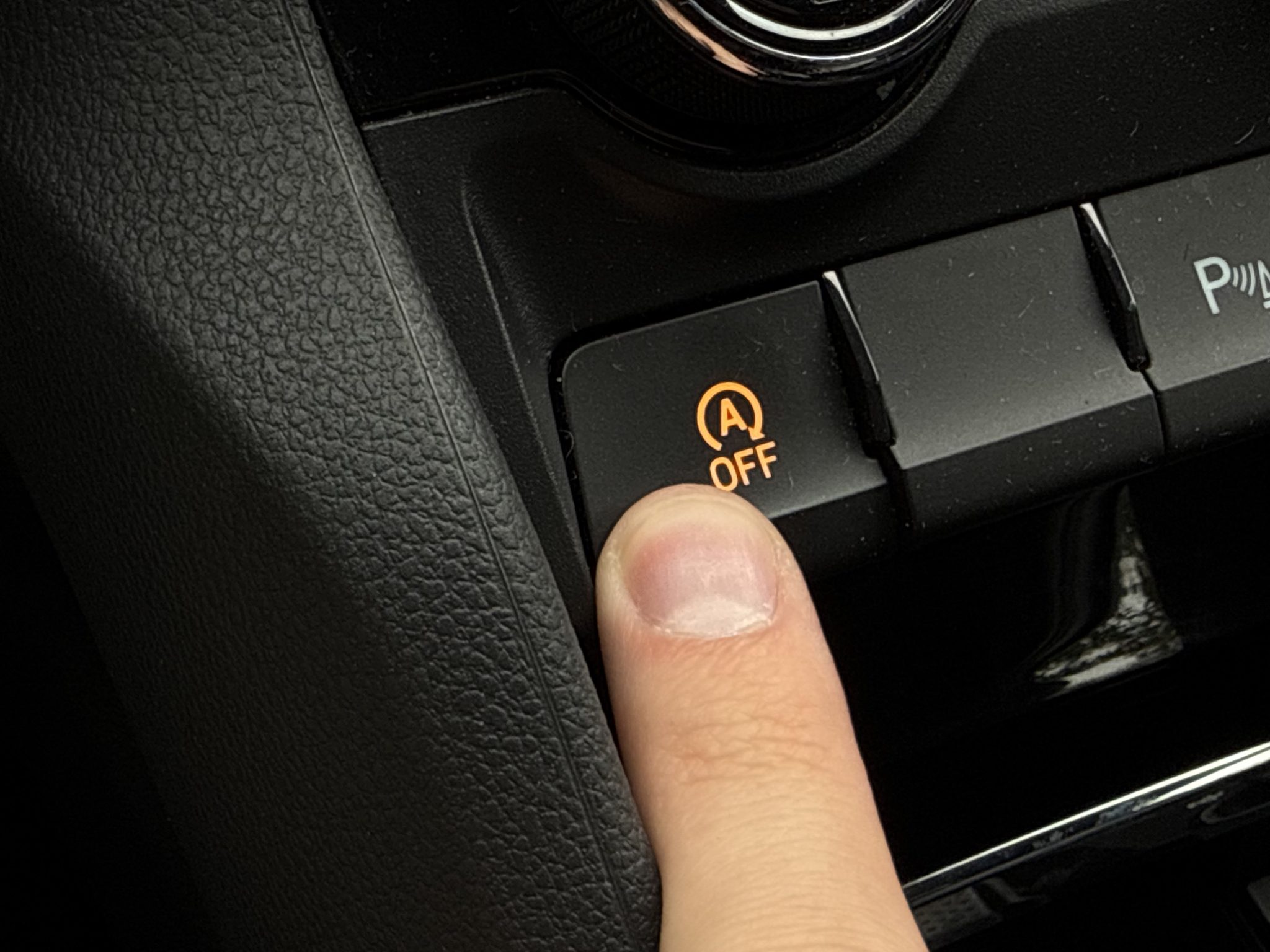 Je to potvrzené, systém start-stop vám může zachránit život. Ale zato vám poškodí motor