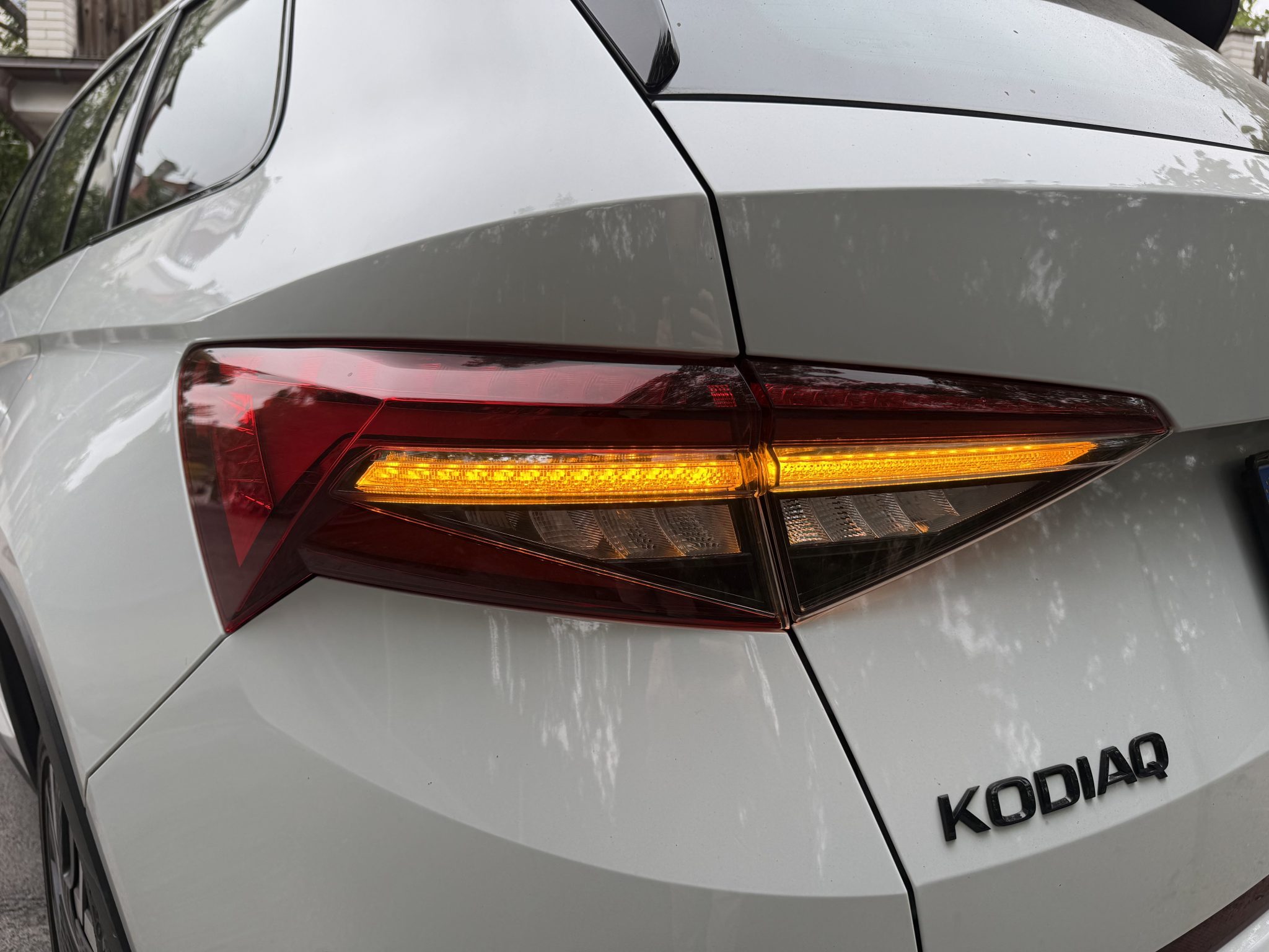 Při najíždění na dálnici blikáte doprava, nebo doleva? Hrozí body i pokuta. A na kruháči platí úplný opak
