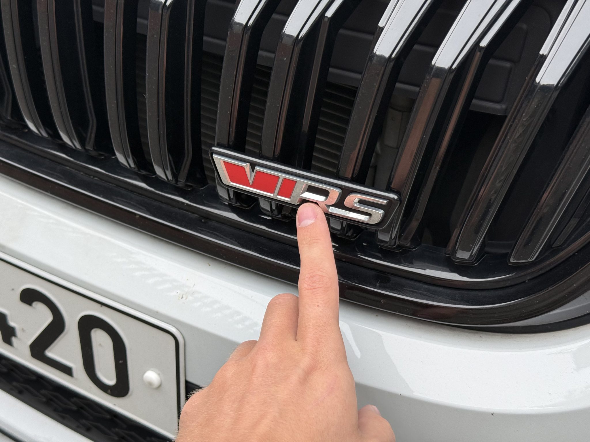 Souboj: Elektrický Enyaq měl být levnější než benzinový Kodiaq. Po 4 letech provozu a 60 000 km je to ale obráceně